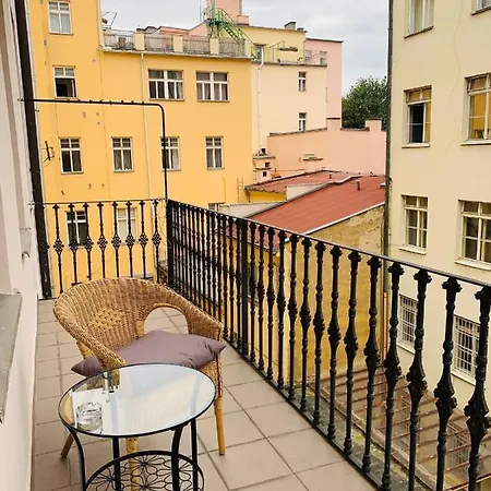 Domus Apartment *